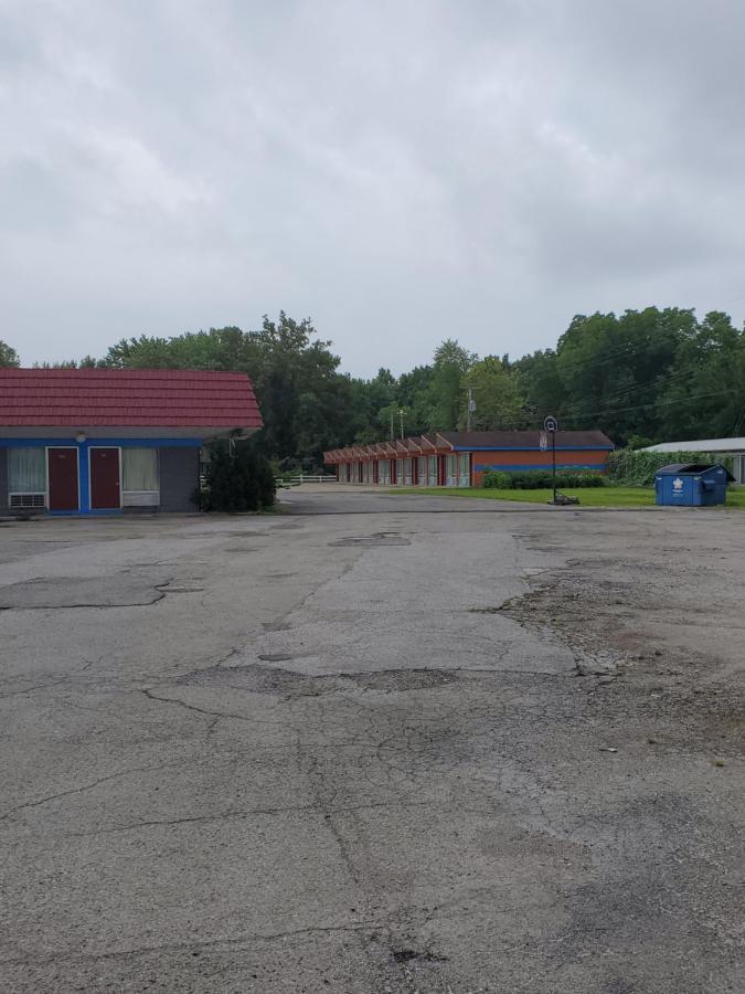 Gray Plaza Motel 웨스트프랭크퍼트 외부 사진