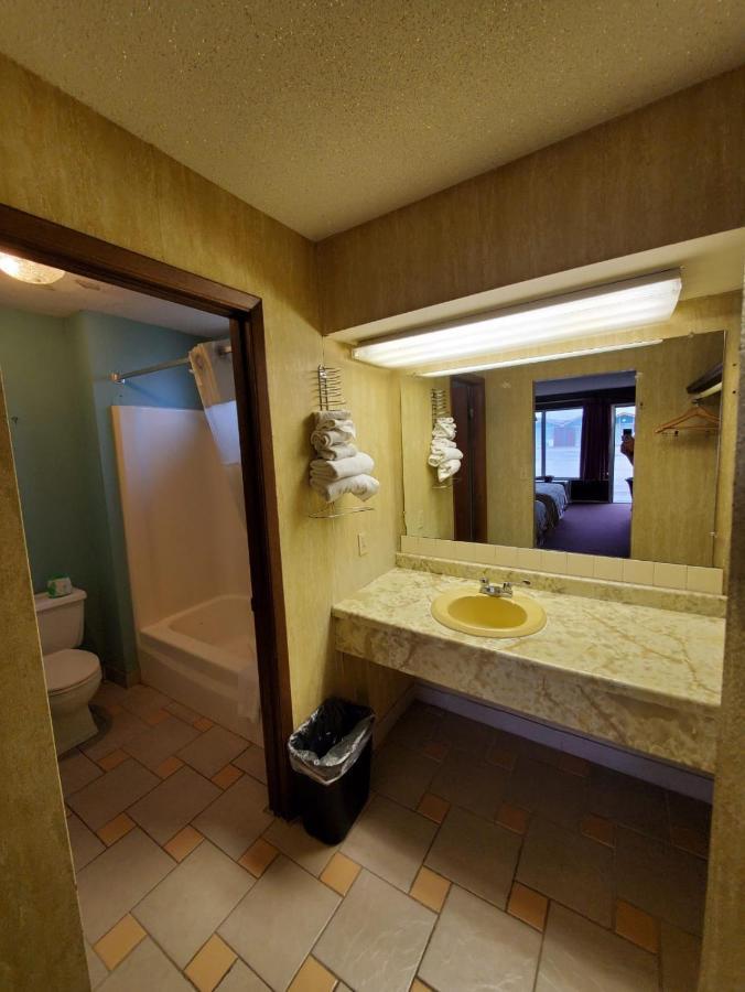 Gray Plaza Motel 웨스트프랭크퍼트 외부 사진