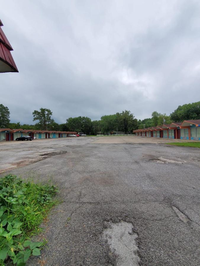 Gray Plaza Motel 웨스트프랭크퍼트 외부 사진